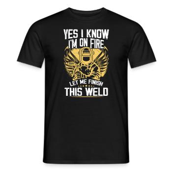 Ja, ich weiß, dass ich in Flammen stehe, lass mich diese Schweißnaht beenden - Männer T-Shirt - Schwarz - Vorne - AI Model Male 178 light (178cm)