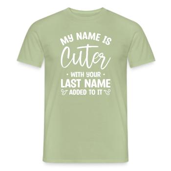 Mon nom est plus mignon avec votre nom de famille ajouté - T-shirt homme - vert sauge - Devant - AI Model Male 178 light (178cm)