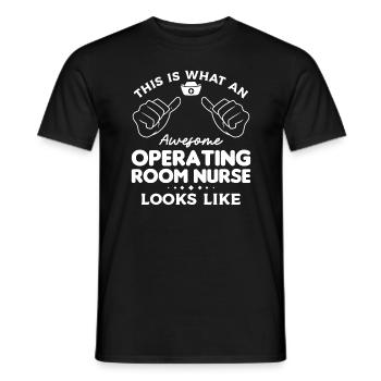 So sieht eine tolle OP-Krankenschwester aus - Männer T-Shirt - Schwarz - Vorne - AI Model Male 178 light (178cm)
