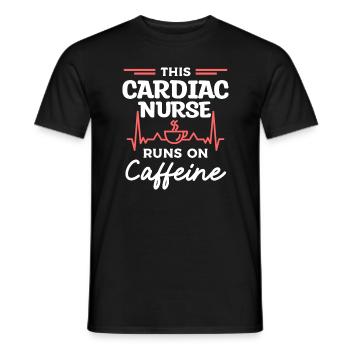 Diese Herzkrankenschwester läuft auf Koffein-Kardiologe - Männer T-Shirt - Schwarz - Vorne - AI Model Male 178 light (178cm)