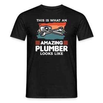So sieht ein erstaunlicher Klempner aus - Männer T-Shirt - Schwarz - Vorne - AI Model Male 178 light (178cm)
