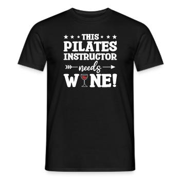 Dieser Pilates-Trainer braucht Wein - Männer T-Shirt - Schwarz - Vorne - AI Model Male 178 light (178cm)