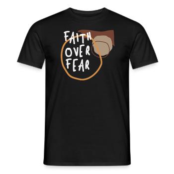 La foi plutôt que la peur - Citation chrétienne audacieuse - T-shirt homme - noir - Devant - AI Model Male 178 light (178cm)