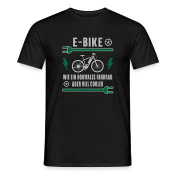 E-Bike Normales Fahrrad Aber Cooler Elektrorad - Männer T-Shirt - Schwarz - Vorne - AI Model Male 178 light (178cm)