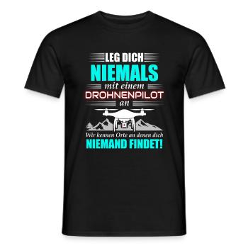 Leg dich niemals mit einem Drohnenpilot an - Männer T-Shirt - Schwarz - Vorne - AI Model Male 178 light (178cm)