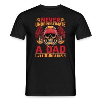 Never Underestimate A Dad With A Tattoo - Funny - - Männer T-Shirt - Schwarz - Vorne - AI Model Male 178 light (178cm)