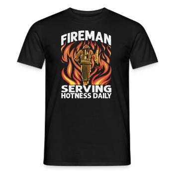 Fireman Serving Hotness Daily - Funny Firefighters - Männer T-Shirt - Schwarz - Vorne - AI Model Male 178 light (178cm)