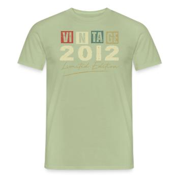 Vintage 2012 Original Cadeau Anniversaire 2012 - T-shirt homme - vert sauge - Devant - AI Model Male 178 light (178cm)