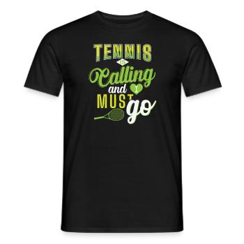 Tennis "Tennis is Calling" - Männer T-Shirt - Schwarz - Vorne - AI Model Male 178 light (178cm)