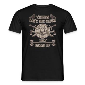 Vikings Don't Get Older - They Gear Up Birthday - Männer T-Shirt - Schwarz - Vorne - AI Model Male 178 light (178cm)