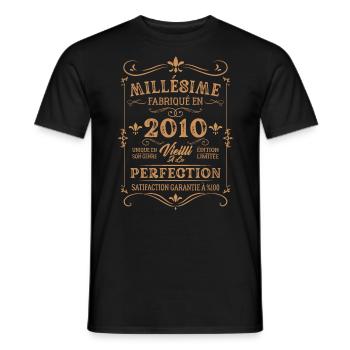 Cadeau D'anniversaire Millésime Fabriqué En 2010 - T-shirt homme - noir - Devant - AI Model Male 178 light (178cm)
