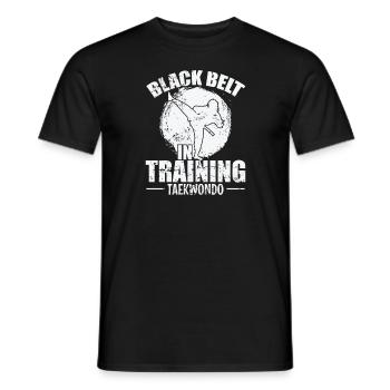 Black Belt in Training Taekwondo Training - Männer T-Shirt - Schwarz - Vorne - AI Model Male 178 light (178cm)