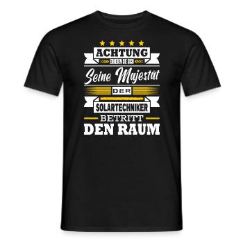 Seine Majestät Der Solartechniker Betritt Den Raum - Männer T-Shirt - Schwarz - Vorne - AI Model Male 178 light (178cm)