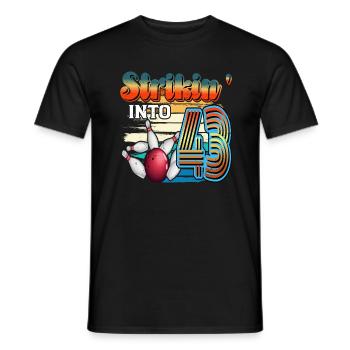 Strikin' Into 43 Bowling Bowler Feier Zum 43. - Männer T-Shirt - Schwarz - Vorne - AI Model Male 178 light (178cm)
