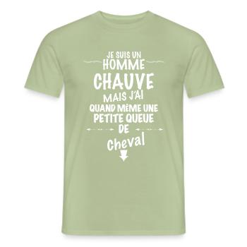 Chauve content de sa petite queue de cheval - T-shirt homme - vert sauge - Devant - AI Model Male 178 light (178cm)