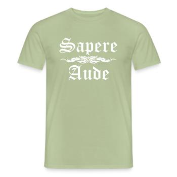 Sapere Aude - lateinisches Sprichwort - Männer T-Shirt - Sage - Vorne - AI Model Male 178 light (178cm)
