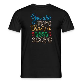 Sie sind mehr als ein Test -Test -Tag -STAAR -Test - Männer T-Shirt - Schwarz - Vorne - AI Model Male 178 light (178cm)