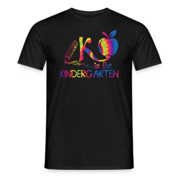 K ist f�r Kinderg�rtner Tye Dye zur�ck zur Schule - Männer T-Shirt - Schwarz - Vorne - AI Model Male 178 light (178cm)