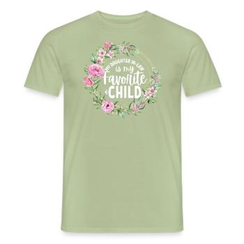 Meine Schwiegertochter ist mein Lieblingskind - Männer T-Shirt - Sage - Vorne - AI Model Male 178 light (178cm)