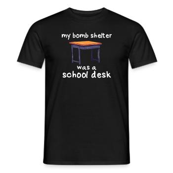 Mein Luftschutzbunker war meine Schulbank Gen X - Männer T-Shirt - Schwarz - Vorne - AI Model Male 178 light (178cm)