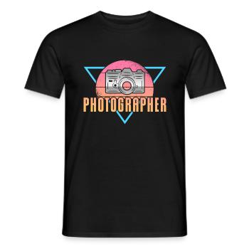 Photography Camera Lens Retro - Männer T-Shirt - Schwarz - Vorne - AI Model Male 178 light (178cm)