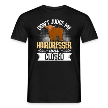 Scottish Highland Cattle Cow - Männer T-Shirt - Schwarz - Vorne - AI Model Male 178 light (178cm)