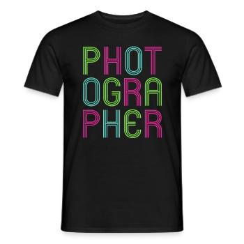Photography Camera Lens Retro - Männer T-Shirt - Schwarz - Vorne - AI Model Male 178 light (178cm)