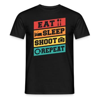 Photography Camera Lens Retro - Männer T-Shirt - Schwarz - Vorne - AI Model Male 178 light (178cm)