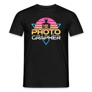 Photography Camera Lens Retro - Männer T-Shirt - Schwarz - Vorne - AI Model Male 178 light (178cm)