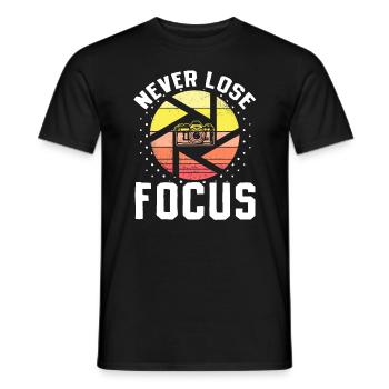 Photography Camera Lens Retro - Männer T-Shirt - Schwarz - Vorne - AI Model Male 178 light (178cm)