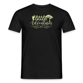 Kleiner Abenteurer Wandern - Männer T-Shirt - Schwarz - Vorne - AI Model Male 178 light (178cm)