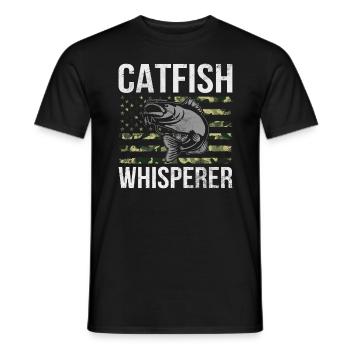Catfish Whisperer - Wels Catfish Hunter - Männer T-Shirt - Schwarz - Vorne - AI Model Male 178 light (178cm)