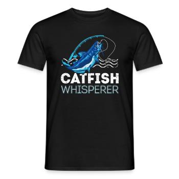 Catfish Whisperer - Wels Catfish Hunter - Männer T-Shirt - Schwarz - Vorne - AI Model Male 178 light (178cm)
