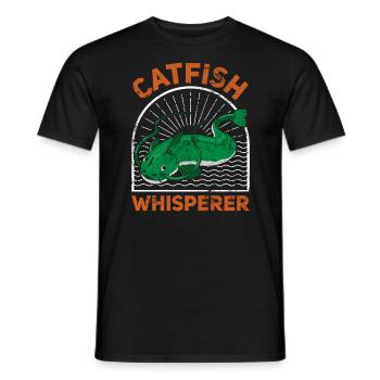 Catfish Whisperer - Wels Catfish Hunter - Männer T-Shirt - Schwarz - Vorne - AI Model Male 178 light (178cm)