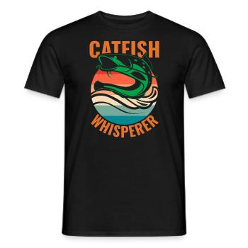 Catfish Whisperer - Wels Catfish Angler Angelrute - Männer T-Shirt - Schwarz - Vorne - AI Model Male 178 light (178cm)
