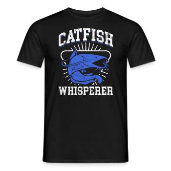 Catfish Whisperer - Wels Catfish Hunter - Männer T-Shirt - Schwarz - Vorne - AI Model Male 178 light (178cm)