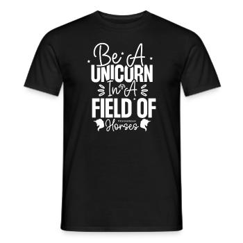 Sei ein Einhorn auf einer Wiese voller Pferde - Männer T-Shirt - Schwarz - Vorne - AI Model Male 178 light (178cm)