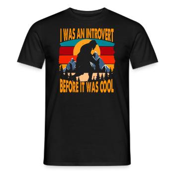 Bigfoot Sasquatch Vintage Retro Sonnenuntergang Introvertiert - Männer T-Shirt - Schwarz - Vorne - AI Model Male 178 light (178cm)