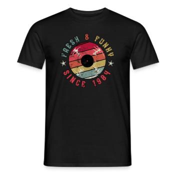 1984 Vintage - Männer T-Shirt - Schwarz - Vorne - AI Model Male 178 light (178cm)