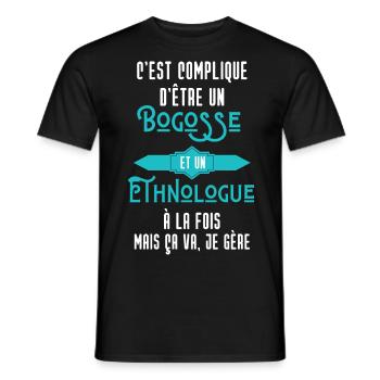 C'est compliqué d'être Un Bogosse et Ethnologue - T-shirt homme - noir - Devant - AI Model Male 178 light (178cm)
