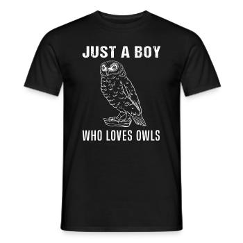 Junge liebt Eulen - Englischer Spruch Geschenk - Männer T-Shirt - Schwarz - Vorne - AI Model Male 178 light (178cm)