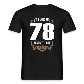 Es dauerte 78 Jahre - Männer T-Shirt - Schwarz - Vorne - AI Model Male 178 light (178cm)