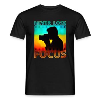 Photographer Motivational Quote Never Lose Focus - Men's T-Shirt - black - Front - AI Model Male 178 light (178cm)