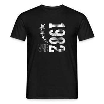 1982 geboren - Männer T-Shirt - Schwarz - Vorne - AI Model Male 178 light (178cm)