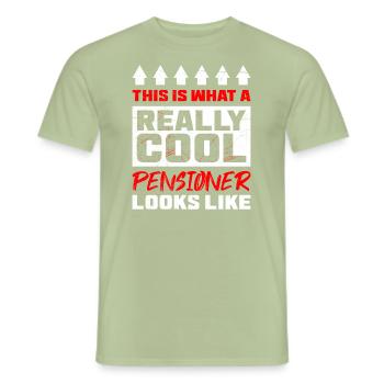 Cooler Renter Abschied Kollege Rente - Männer T-Shirt - Sage - Vorne - AI Model Male 178 light (178cm)