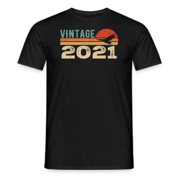Jahrgang 2021 Retro 2021 Geburtstagsgeschenk - Männer T-Shirt - Schwarz - Vorne - AI Model Male 178 light (178cm)