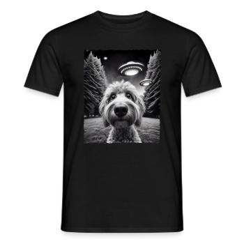 Funny Doodle Dog UFO encounter selfie - Men's T-Shirt - black - Front - AI Model Male 178 light (178cm)