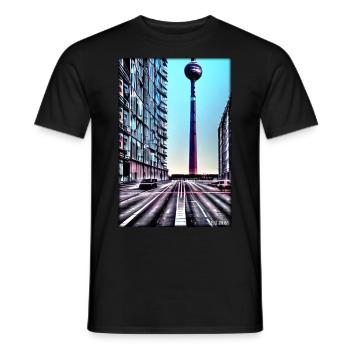 Berlin Berliner Fernsehturm Stadt Wahrzeichen - Männer T-Shirt - Schwarz - Vorne - AI Model Male 178 light (178cm)