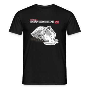 Währenddessen in China - Umgefallener Sack Reis - Männer T-Shirt - Schwarz - Vorne - AI Model Male 178 light (178cm)