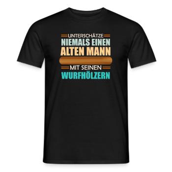 Alter Mann mit Wurfhölzern Kubb Wikingerschach - Männer T-Shirt - Schwarz - Vorne - AI Model Male 178 light (178cm)